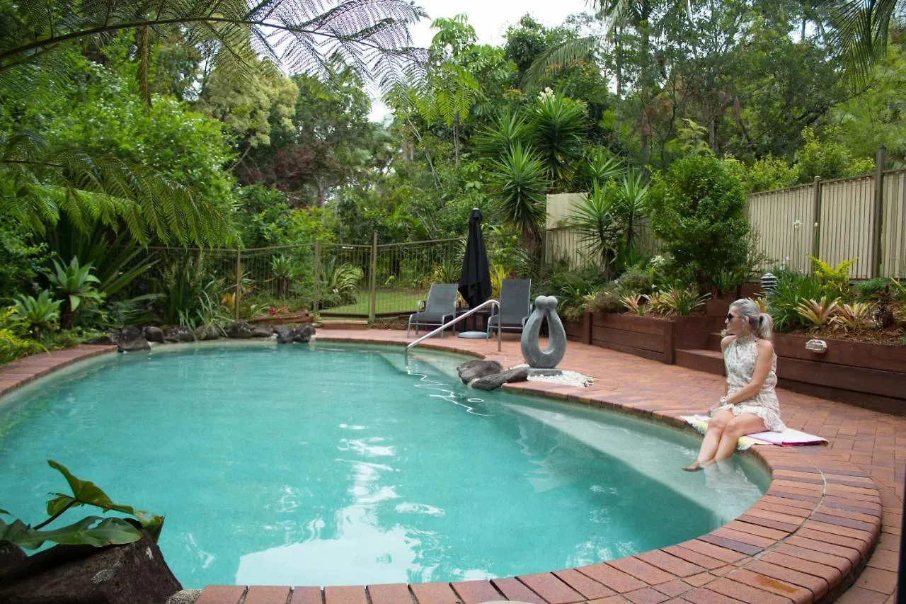 Sunshine Valley Cottages Woombye Lodge