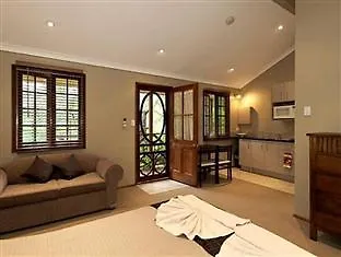 Sunshine Valley Cottages Woombye Lodge