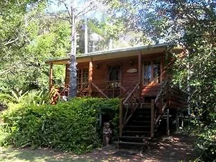 Sunshine Valley Cottages Woombye Lodge